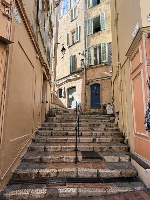 Narrow Cobbled Walking streets Looking up at stairs between two buildings.