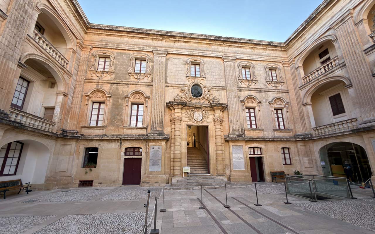 Palazzo Vilhena Looking at the Palazzo Vilhena