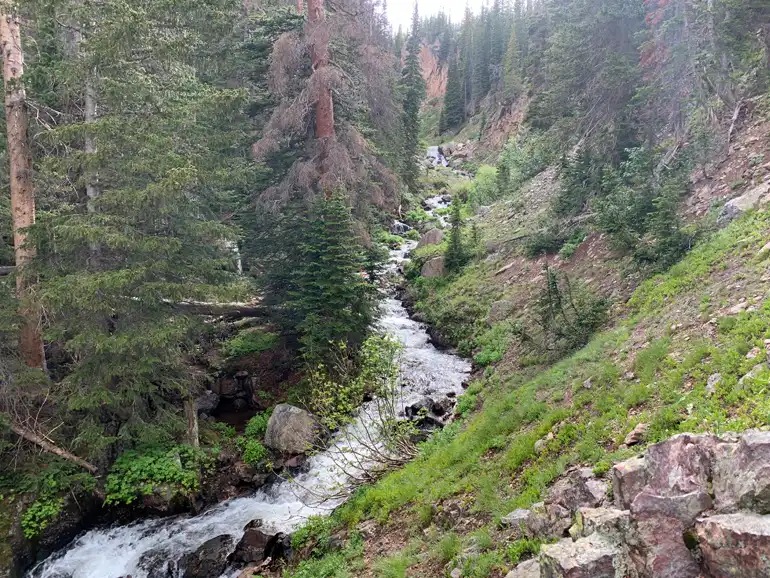 Icy Brook stream that comes from the Loch Alpine Lake.